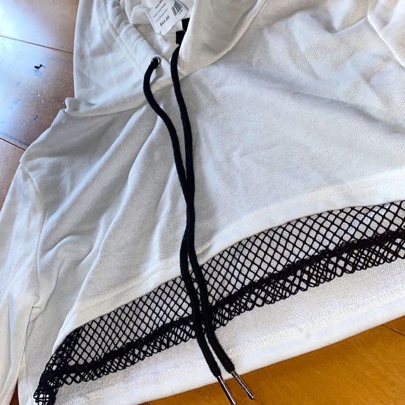 🛍HP🛍 NWT~MESH INSERT CROP HOODIE~WHITE~SMALL - Picture 2 of 3